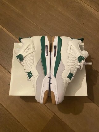 Jordan 4 Verde Blanco Talla 41.5