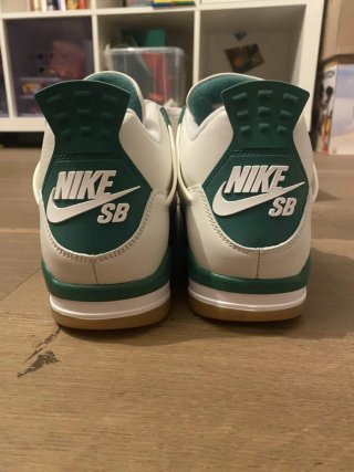 Jordan 4 Verde Blanco Talla 41.5