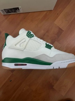 Jordan 4 Verde y Blanco Talla 40
