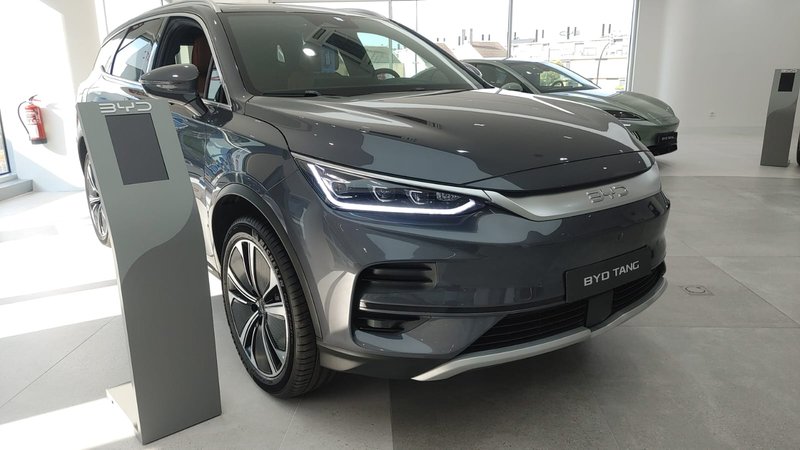 BYD TANG AWD 517 CV – SUV 100 % Eléctrico de 7 Pl. - foto 1