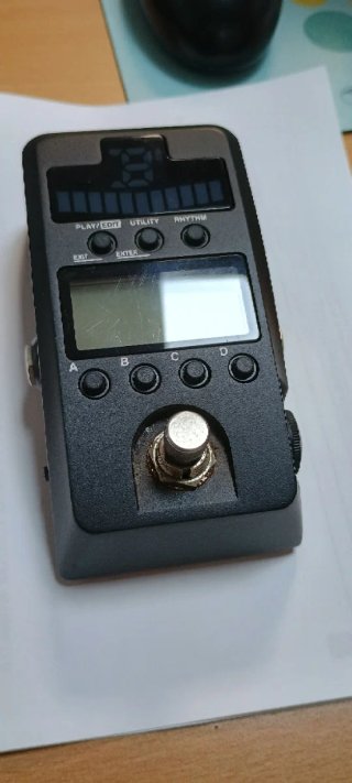 Multiefectos Pandora Stomp. No enciende con pilas.