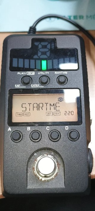 Multiefectos Pandora Stomp. No enciende con pilas.