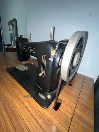 Máquina de coser Wertheim antigua