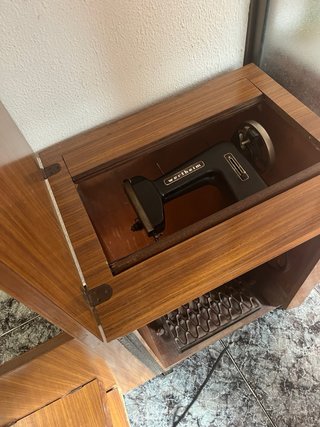 Máquina de coser Wertheim antigua