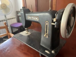Máquina de coser Wertheim antigua