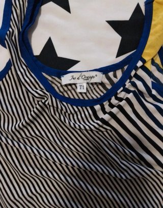 Camiseta de rayas con volantes