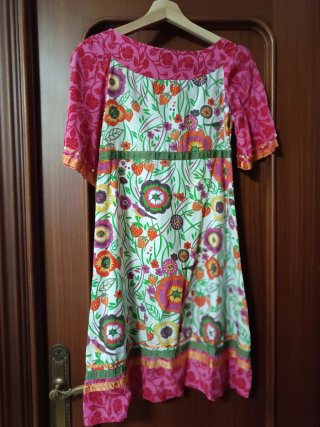 Vestido estampado floral y de fresas