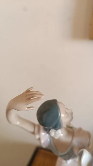 Figura Lladró "Por Sevillanas" (Ref. 5601)