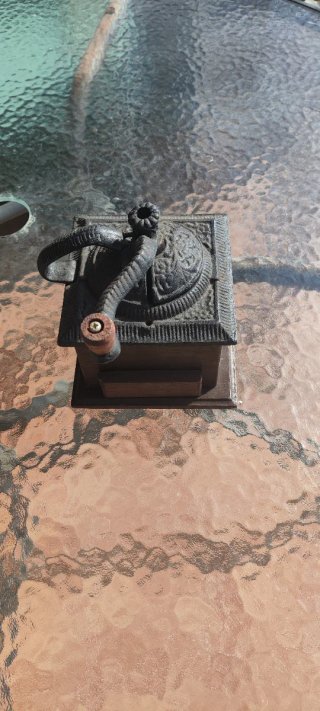 Molinillo de café antiguo metal y madera