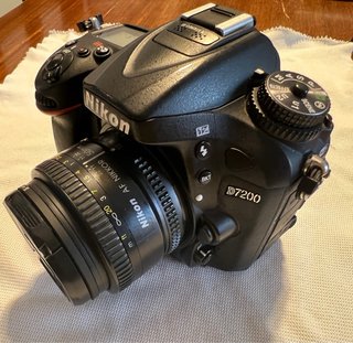 Nikon D7200 + Objetivo 50mm f/1.8 + Extras