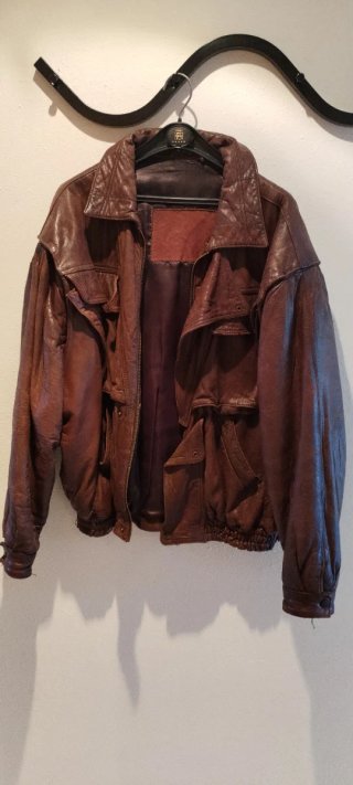 Cazadora bomber vintage de piel marrón