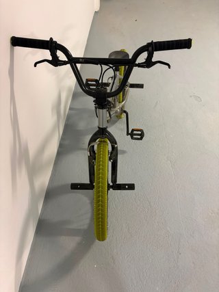 Bicicleta BMX Gris con Ruedas Verdes