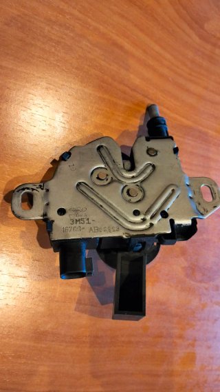 Cerradura capó Ford Focus mk2