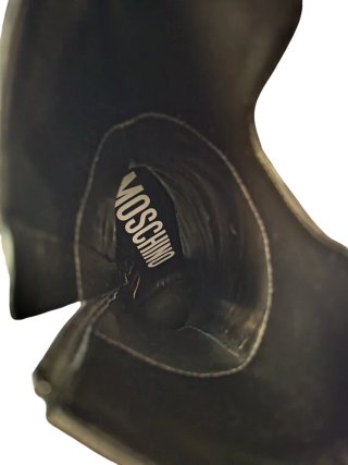 Moschino stivali neri con fibbia oro
