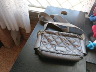 Bolso bandolera acolchado plateado