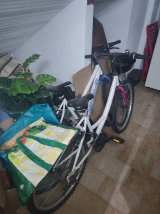 Bicicletas Blancas y Azules