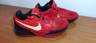 Zapatillas Nike Rojas y Doradas
