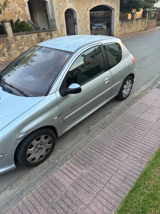 Vendo Peugeot 206 Quiksilver 1.4 gasolina de 75 CV