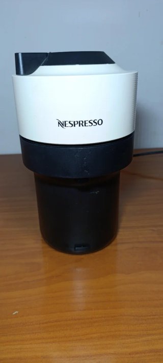 Cafetera Nespresso Vertuo Blanca y Negra