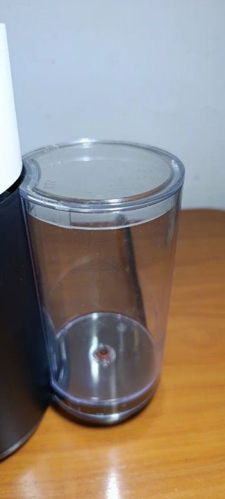 Cafetera Nespresso Vertuo Blanca y Negra