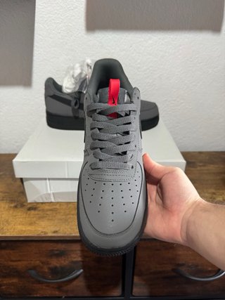 Nike Air Force 1 Gris y Rojo
