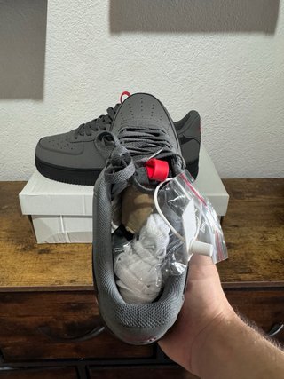 Nike Air Force 1 Gris y Rojo