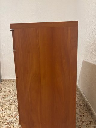 Cómoda de madera marrón