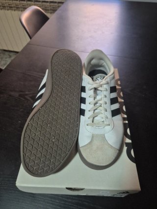 Zapatillas Adidas Blancas y Beige
