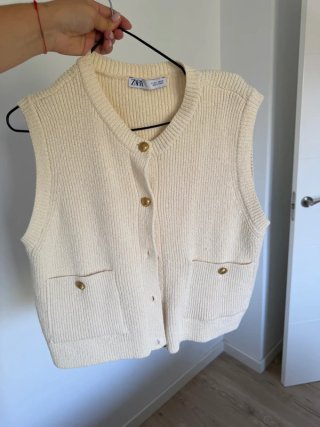 Chaleco Zara punto botones dorados talla L
