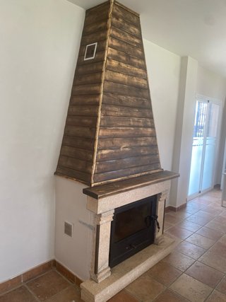 Chimenea de obra piedra y madera