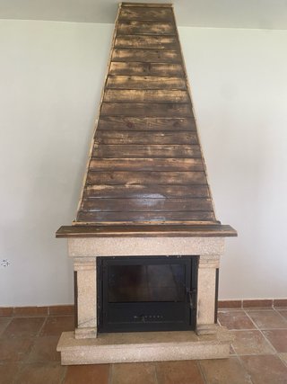 Chimenea de obra piedra y madera