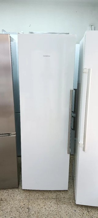 NEVERA COM CONGELADOR SIEMENS NO FROST ENERGÍA A++