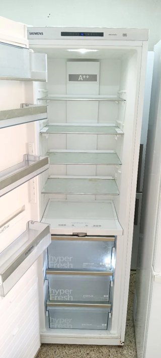 NEVERA COM CONGELADOR SIEMENS NO FROST ENERGÍA A++