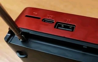 Radio FM AM. Altavoz bluetooth. Batería 18650.