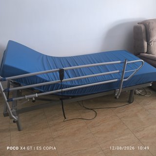 Cama articulada con colchón azul