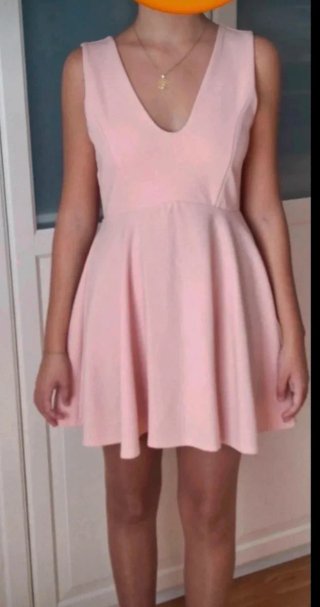 Vestido rosa escote V y lazo
