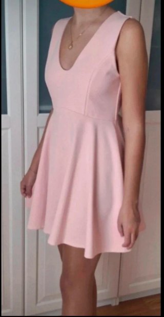 Vestido rosa escote V y lazo