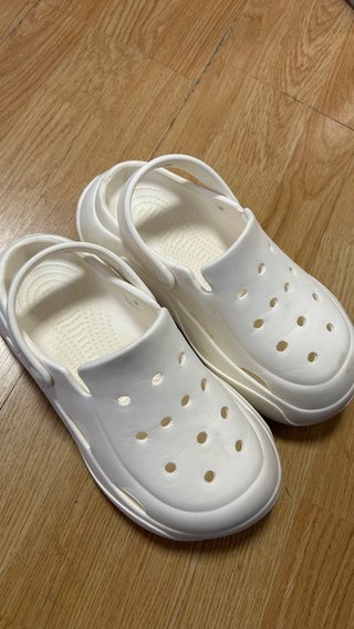 Crocs blancos con plataforma