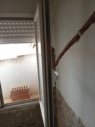 Ventana 103x118 con persiana