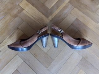 Sandalias de piel Weekend marrones.