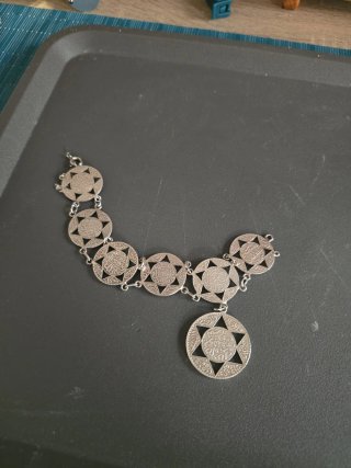 Pulsera de plata con diseño de estrellas