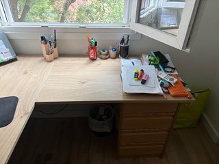 Mesa escritorio L con cajonera