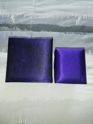 Corbatas y gemelos morados