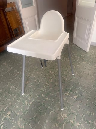 Trona Ikea de plástico blanca