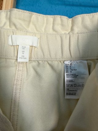 Falda H&M crema cargo
