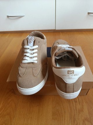 Zapatillas urbanas Merkal beige talla 41
