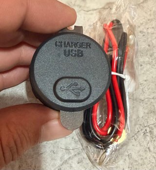 Cargador USB QC 3.0 con Voltímetro