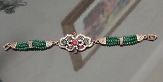 Bracciale perline verdi e strass