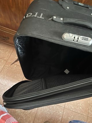 Maleta grande negra con cierre de seguridad