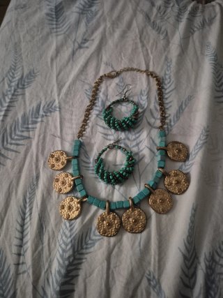Conjunto collar turquesa monedas y pendientes